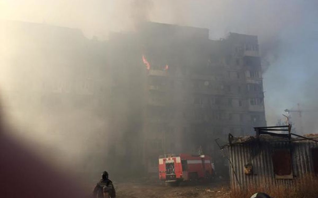 После взрыва в многоэтажке возник пожар. / © twitter/roman_primorye