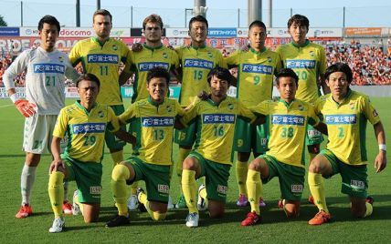Футболисты японского клуба будут играть в форме с милыми песиками