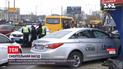 Авария на столичной кольцевой: такси сбило людей и влетело в киоск