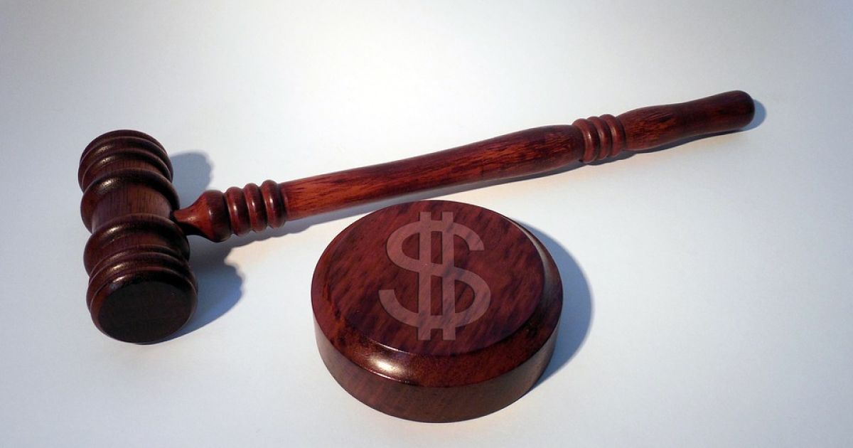 У Києві суд оголосив про припинення роботи, бо закінчився офісний папір