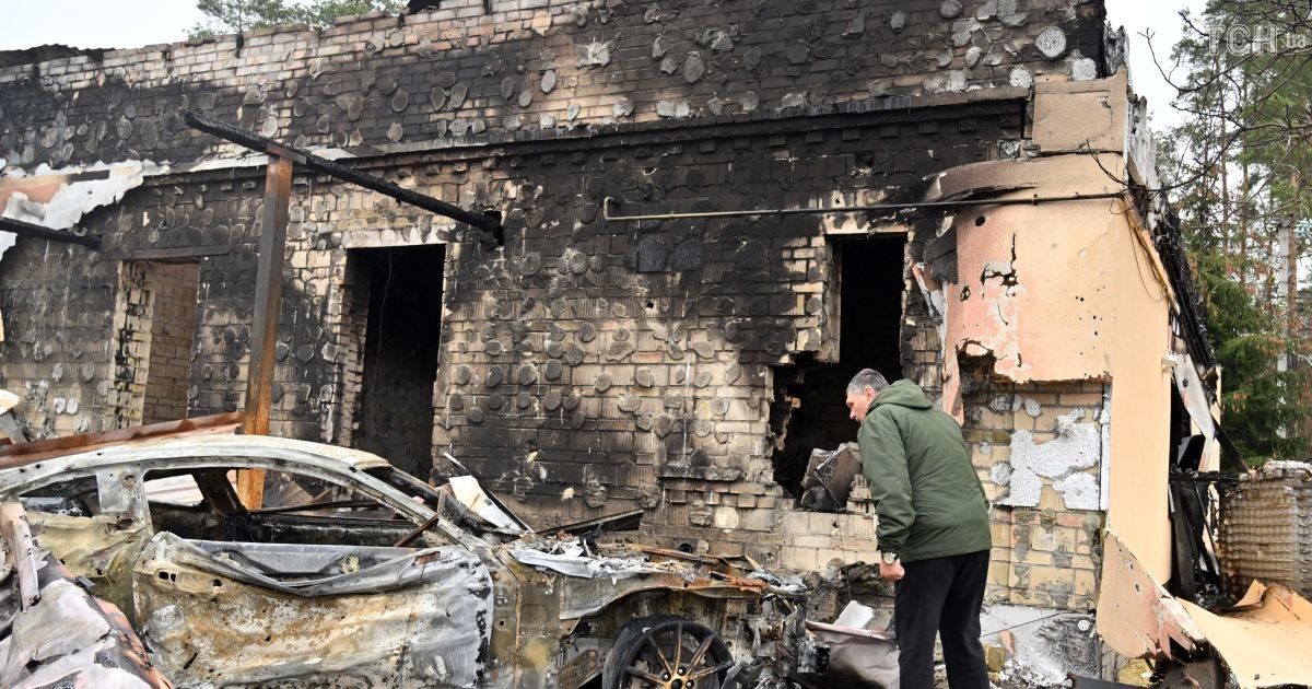 Російській владі доведеться відповідати за ці злочини - Макрон про жорстокі вбивства окупантами жителів Бучі