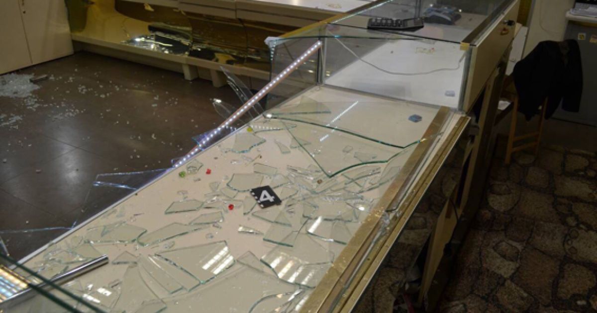 крадіжка ювелірного магазину в Миколаєві_4 / © ГУ Нацполіції в Миколаївській області