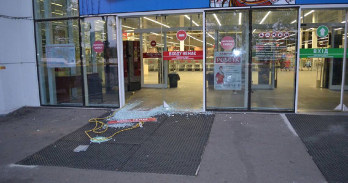 крадіжка ювелірного магазину в Миколаєві_2 / © ГУ Нацполіції в Миколаївській області