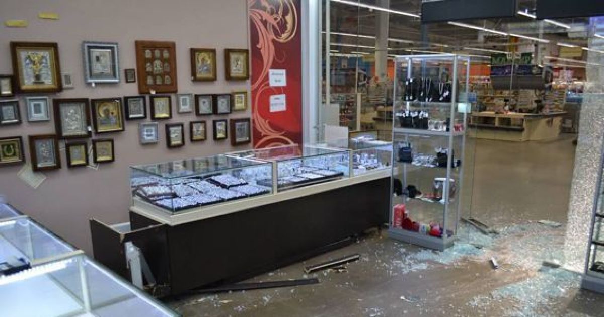 крадіжка ювелірного магазину в Миколаєві_3 / © ГУ Нацполіції в Миколаївській області
