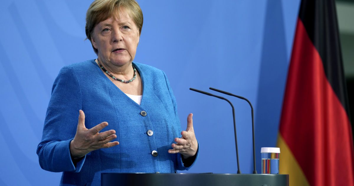 Меркель заверила, что Германия и в дальнейшем будет выступать за достижение прогресса в Минских договоренностях