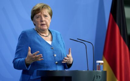 Меркель заверила, что Германия и в дальнейшем будет выступать за достижение прогресса в Минских договоренностях