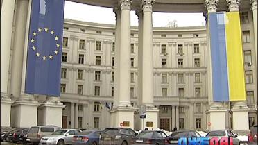Правительство предлагает разрешить украинским дипломатам ввозить авто без уплаты налогов