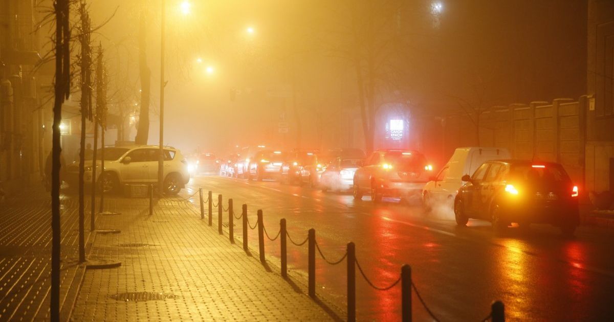 Київ знову огорне туман: водіїв попереджають про погану видимість