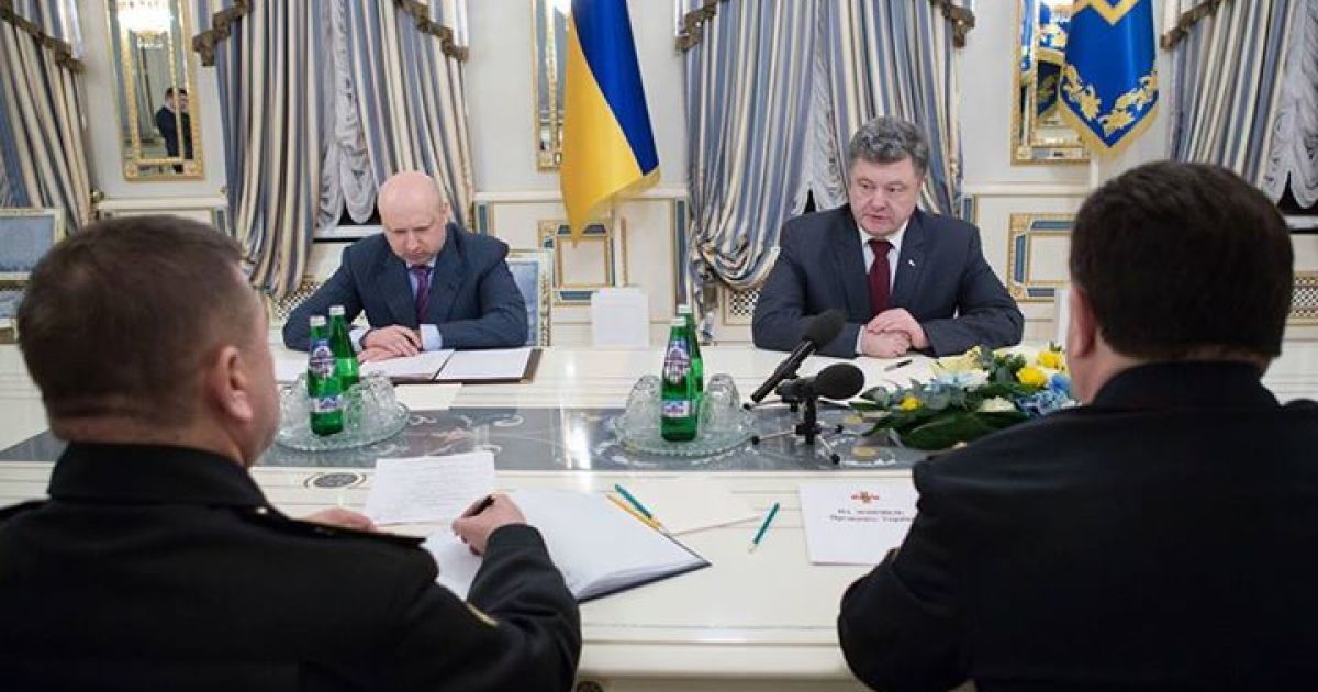 Порошенко провів нараду щодо протидії російській агресії.