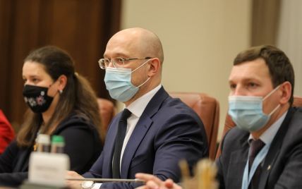 Шмигаль обіцяє ліквідувати заборгованість перед медиками: в уряді готують термінову постанову