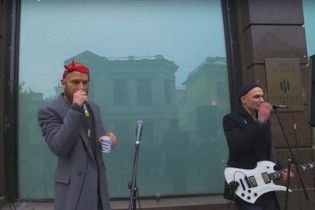 Бородатий Дорн влаштував імпровізований виступ на вулиці у Москві