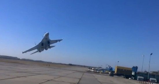 Опасное сближение: в РФ заявили о "провокационном развороте" самолетов США над Балтикой