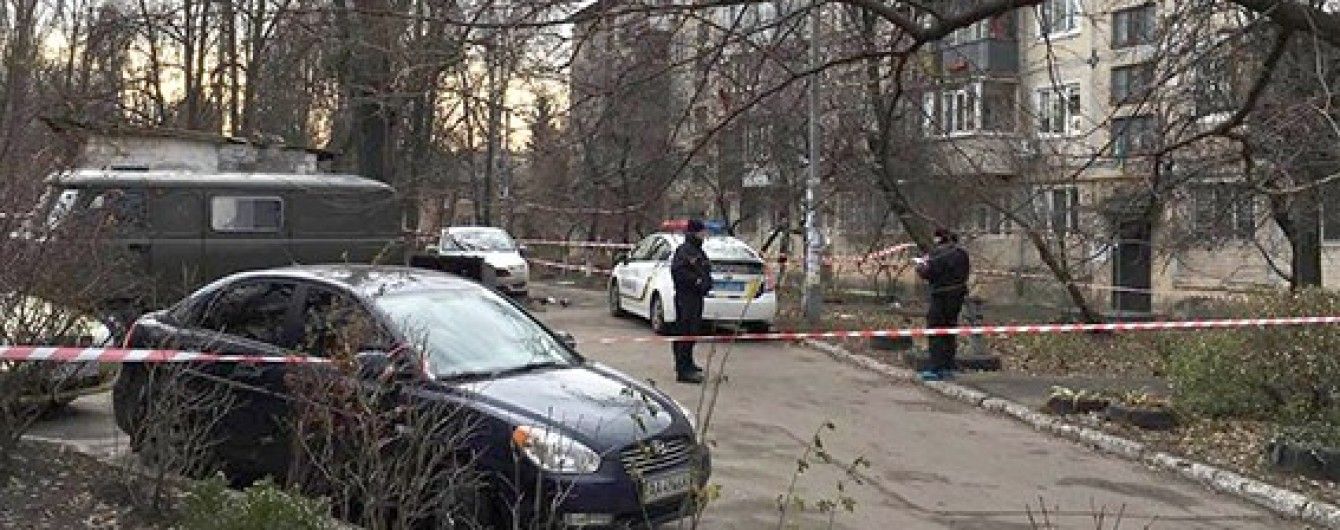 У Києві в сміттєвому баку знайшли тіло зарізаного чоловіка