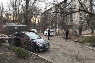 У Києві в сміттєвому баку знайшли тіло зарізаного чоловіка