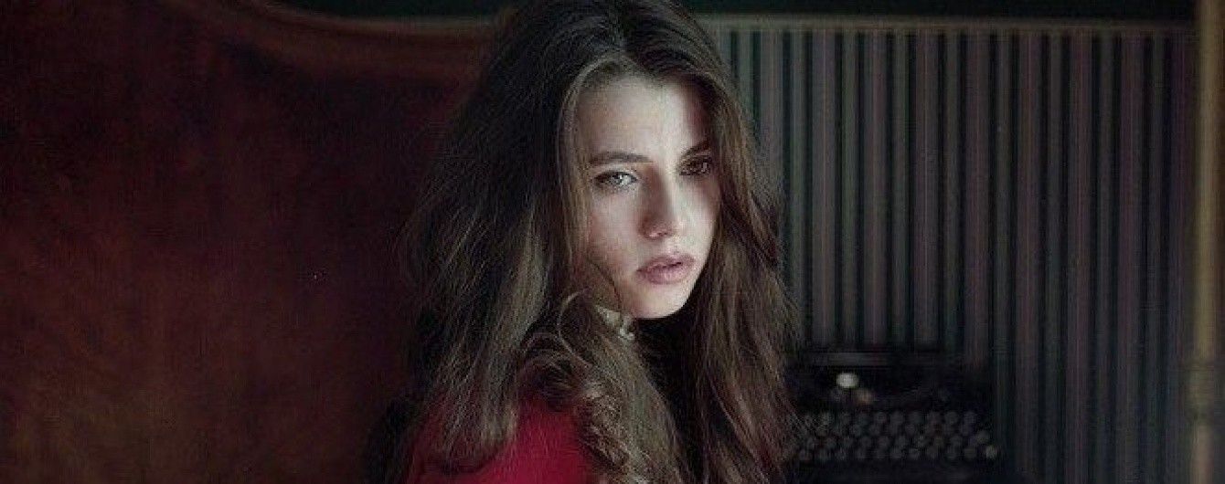Підопічна Вакарчука Соловій у яскраво-червоній сукні показала тизер кліпу