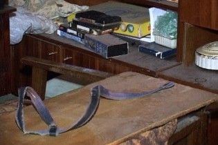 У Києві чоловік повісився поруч із муміфікованим трупом своєї матері