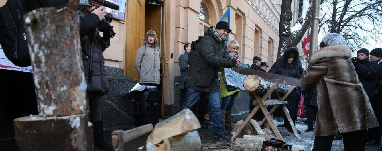 Украинские деревообработчики выйдут протестовать против отмены моратория на экспорт леса