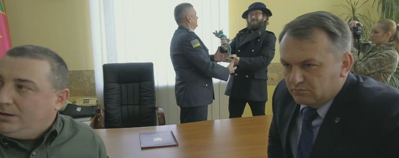 DZIDZIO разом з українськими прикордонниками провели #MannequinChallenge