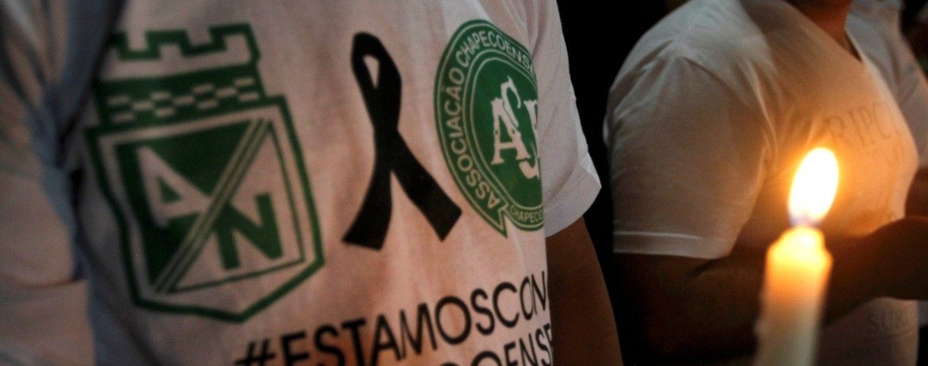 Решением ФИФА все матчи выходных начнутся минутой молчания