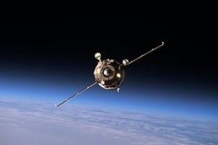 У Мережі з'явилося відео падіння уламків російської космічної вантажівки "Прогрес"