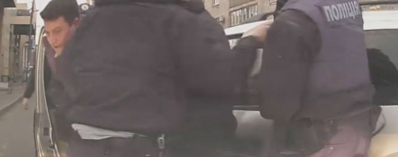 У Дніпрі з перегонами затримували нетверезого поліцейського
