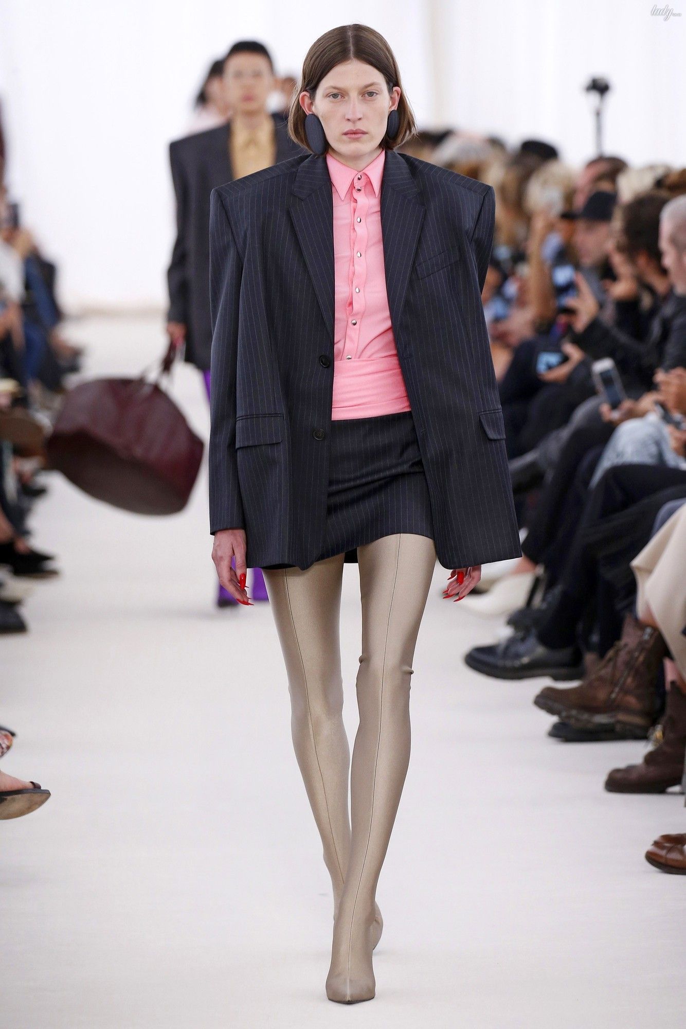 Коллекция Balenciaga прет-а-порте сезона весна-лето 2017_10