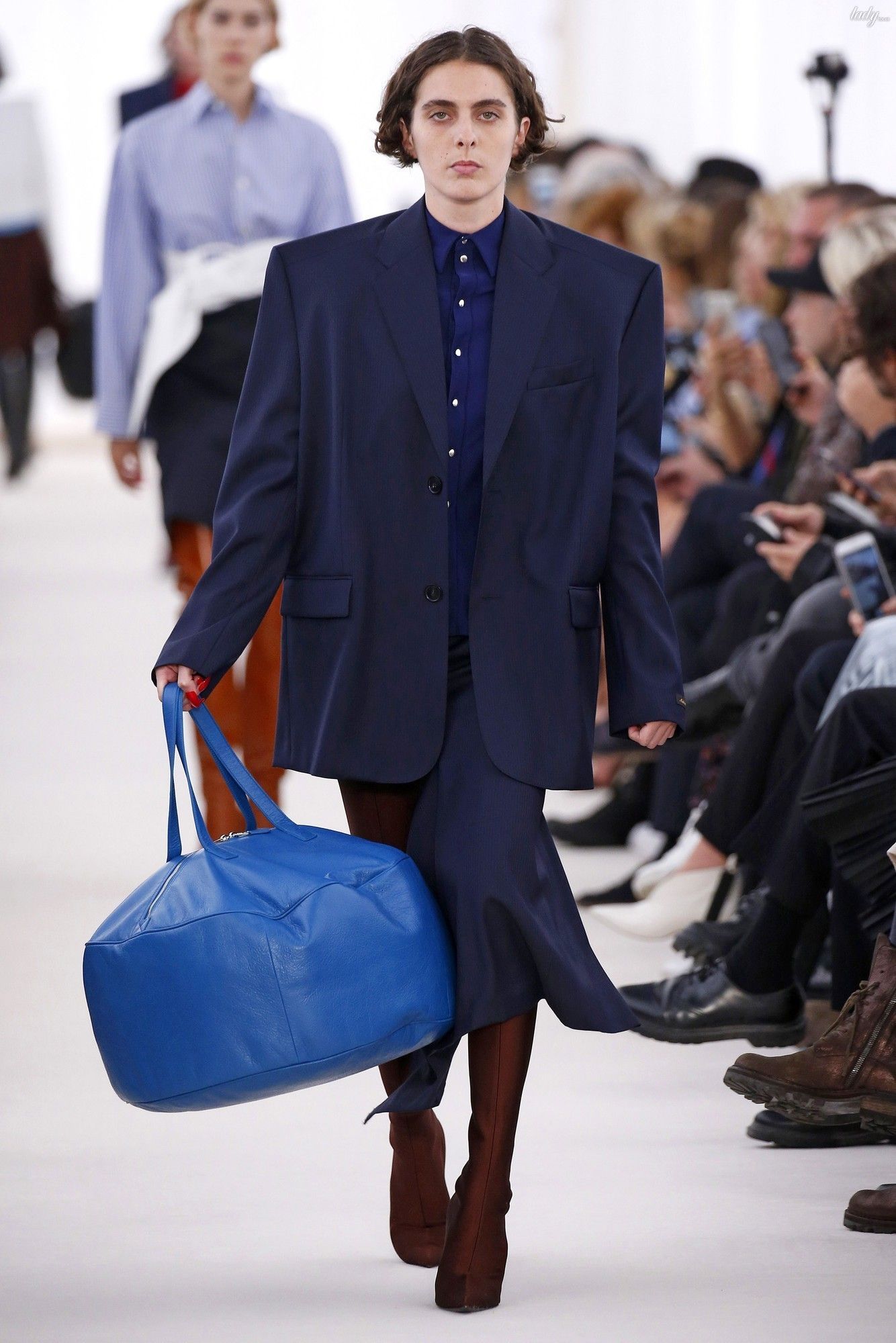 Коллекция Balenciaga прет-а-порте сезона весна-лето 2017_13