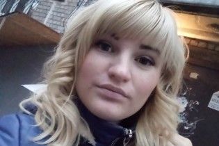Матір, яка заморила голодом своїх дітей, збирала гроші на фейкову хворобу доньки – Кулеба