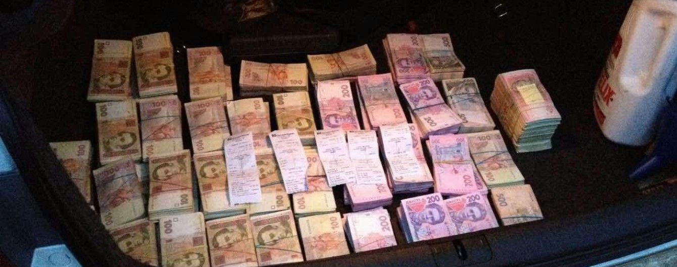 Женщина из Мариуполя прокрутила аферу с "липовыми" кредитами на 75 миллионов гривен