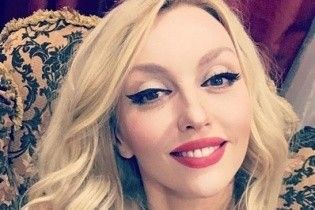Теплица с зеленью и сарай с козами: Оля Полякова показала домашнее хозяйство