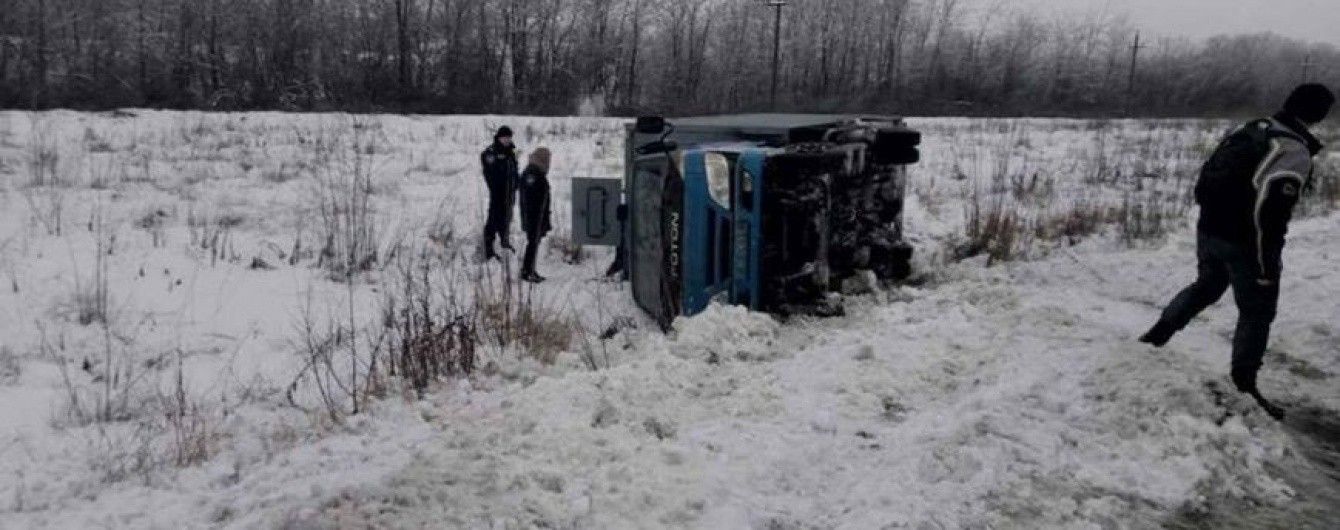 Под Запорожьем слетел в кювет и перевернулся автозак с заключенными