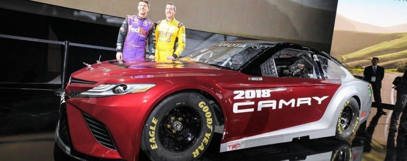 Toyota показала гоночную версию нового седана Camry