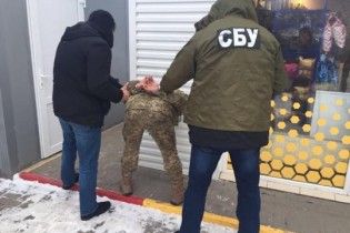 На Буковині затримали прикордонника, який отримав хабар у тисячу євро за сприяння контрабанді