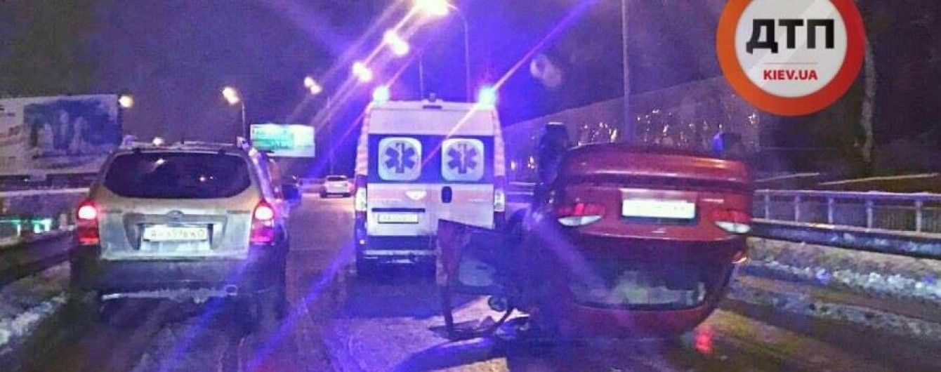 У Києві сталася ДТП з постраждалими на Дарницькому мосту