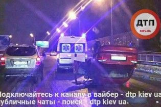 У Києві сталася ДТП з постраждалими на Дарницькому мосту