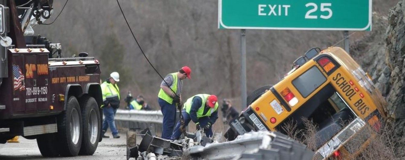 У США унаслідок аварії шкільного автобуса постраждало 10 дітей
