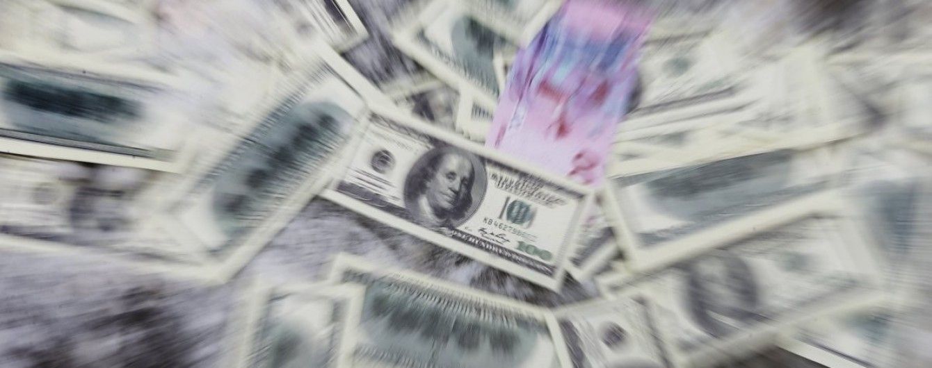 Долар і євро подорожчають на 2 копійки у курсах валют від НБУ на понеділок
