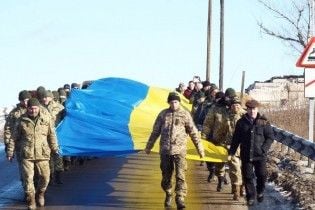 Над окупованим Донбасом підняли прапор України