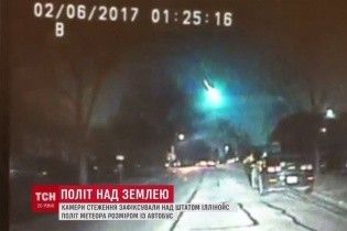 В США посреди ночи сняли полет яркого метеора