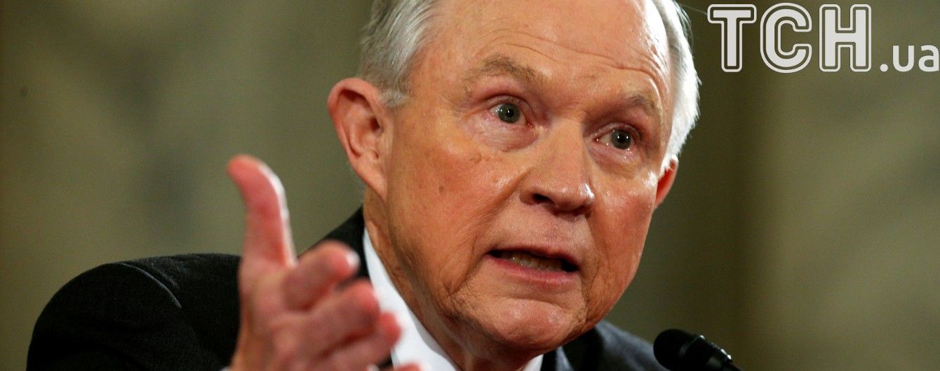 Генпрокурор США під присягою заявив, що не мав контактів з росіянами