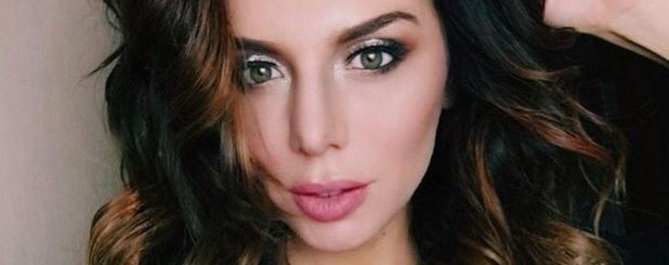 Выглядит хорошо: Анна Седокова впервые после родов вышла в свет