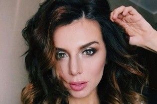 Выглядит хорошо: Анна Седокова впервые после родов вышла в свет