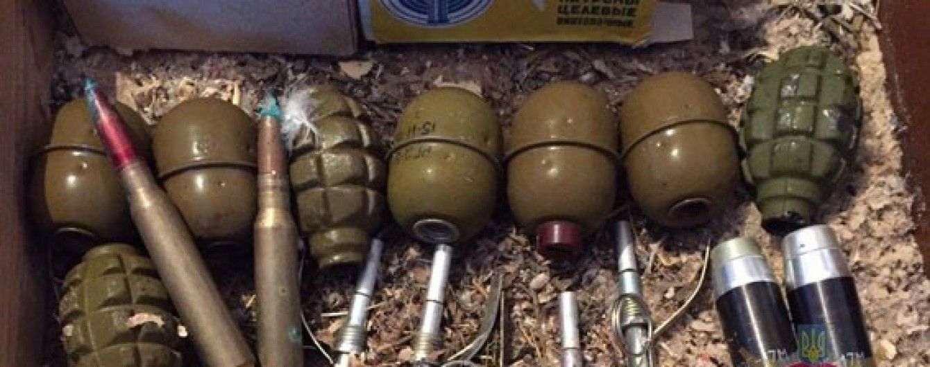 В Запорожье жена после ссоры "сдала" полиции арсенал оружия мужа-АТОшника