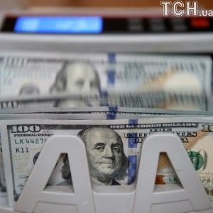 В Украине периодически дешевеет доллар. Валютные прогнозы от Нацбанка