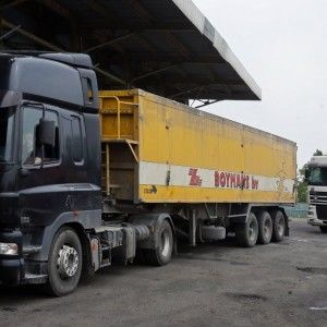 У Києві через спеку обмежують рух вантажівок