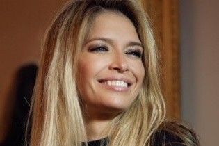 В шляпе и длинной юбке: Вера Брежнева примерила ковбойский наряд