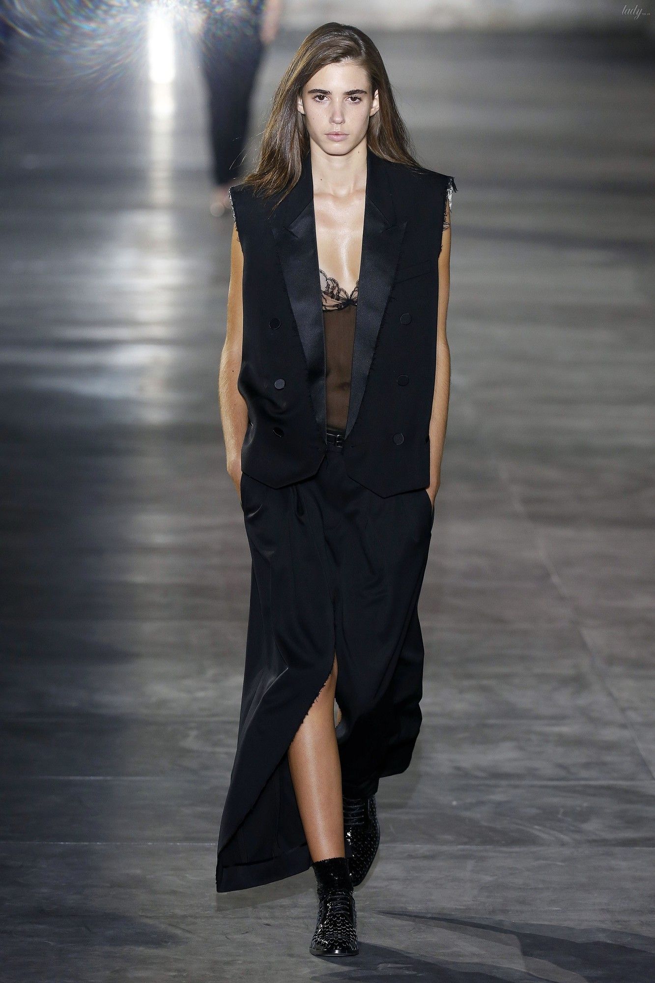 Коллекция Saint Laurent прет-а-порте сезона весна-лето 2017_18