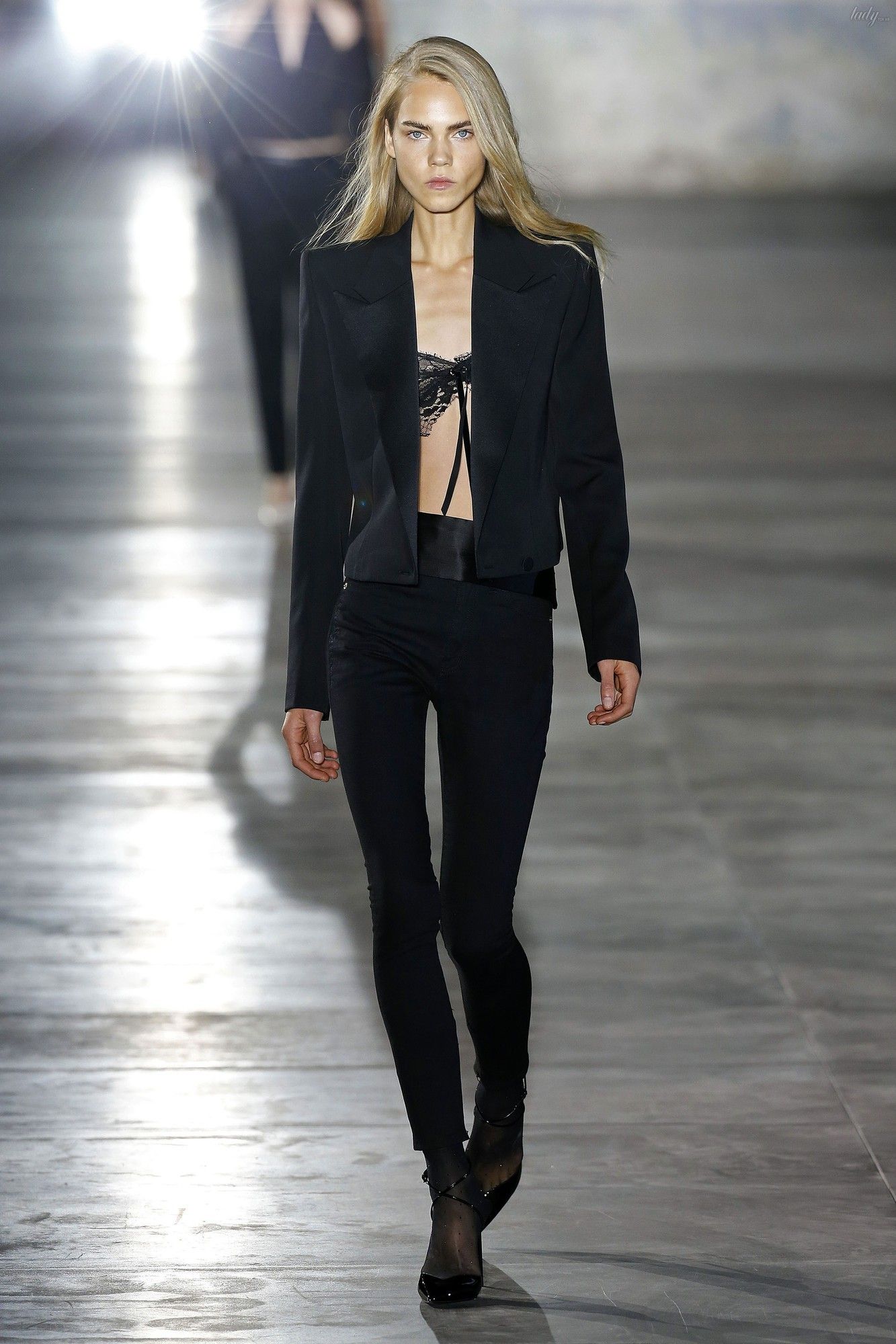 Коллекция Saint Laurent прет-а-порте сезона весна-лето 2017_23