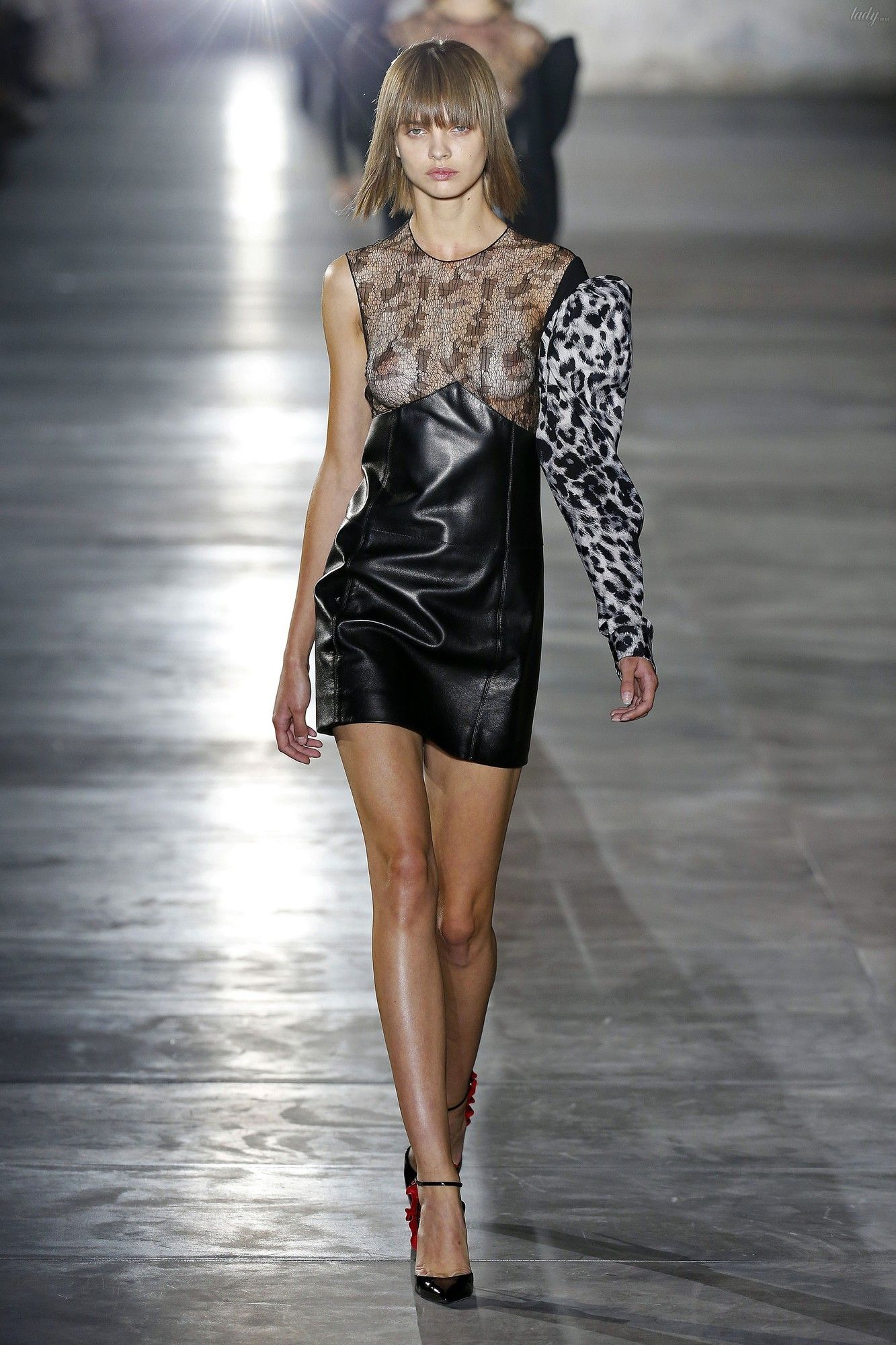 Коллекция Saint Laurent прет-а-порте сезона весна-лето 2017_35