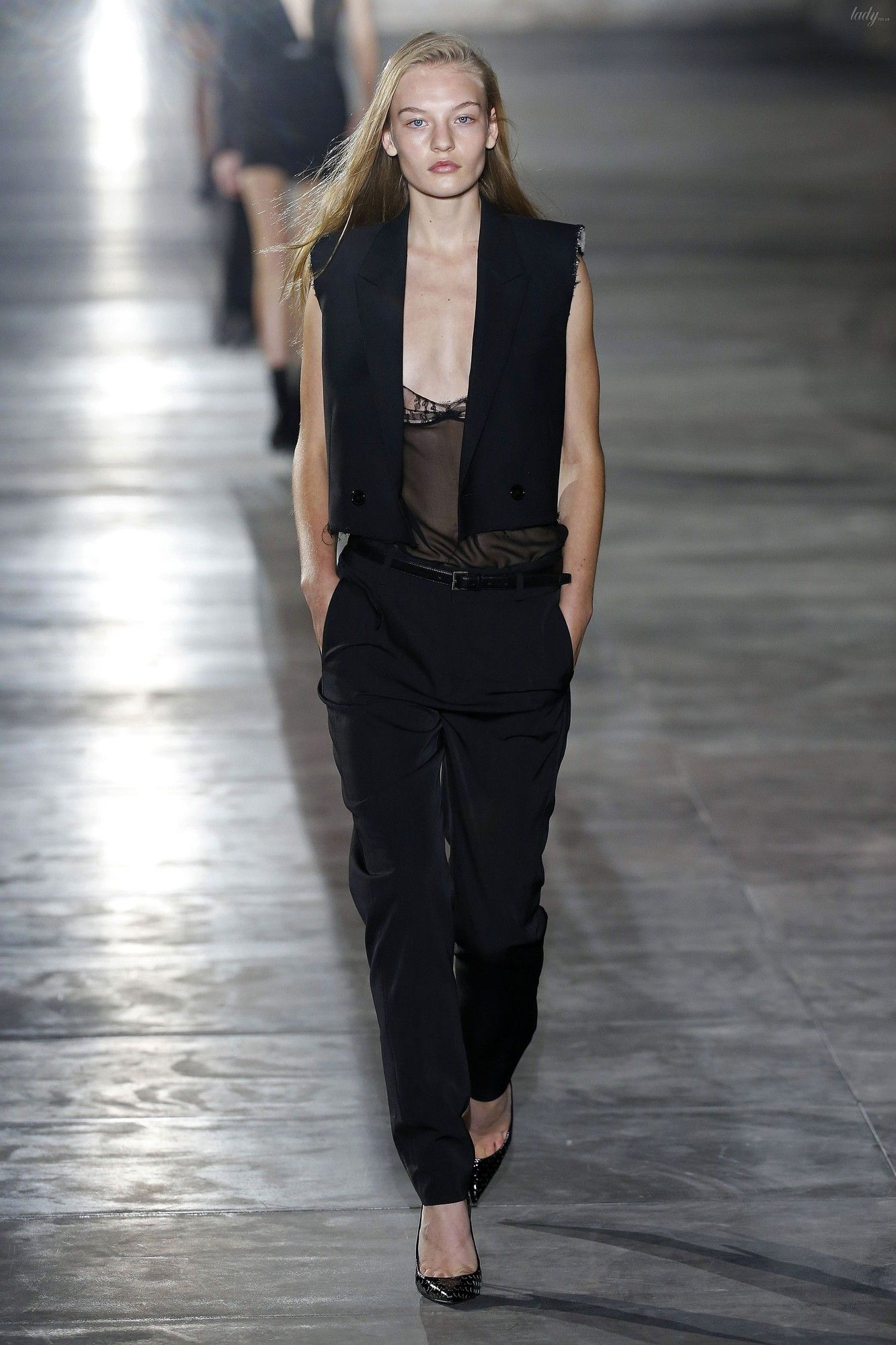 Коллекция Saint Laurent прет-а-порте сезона весна-лето 2017_19